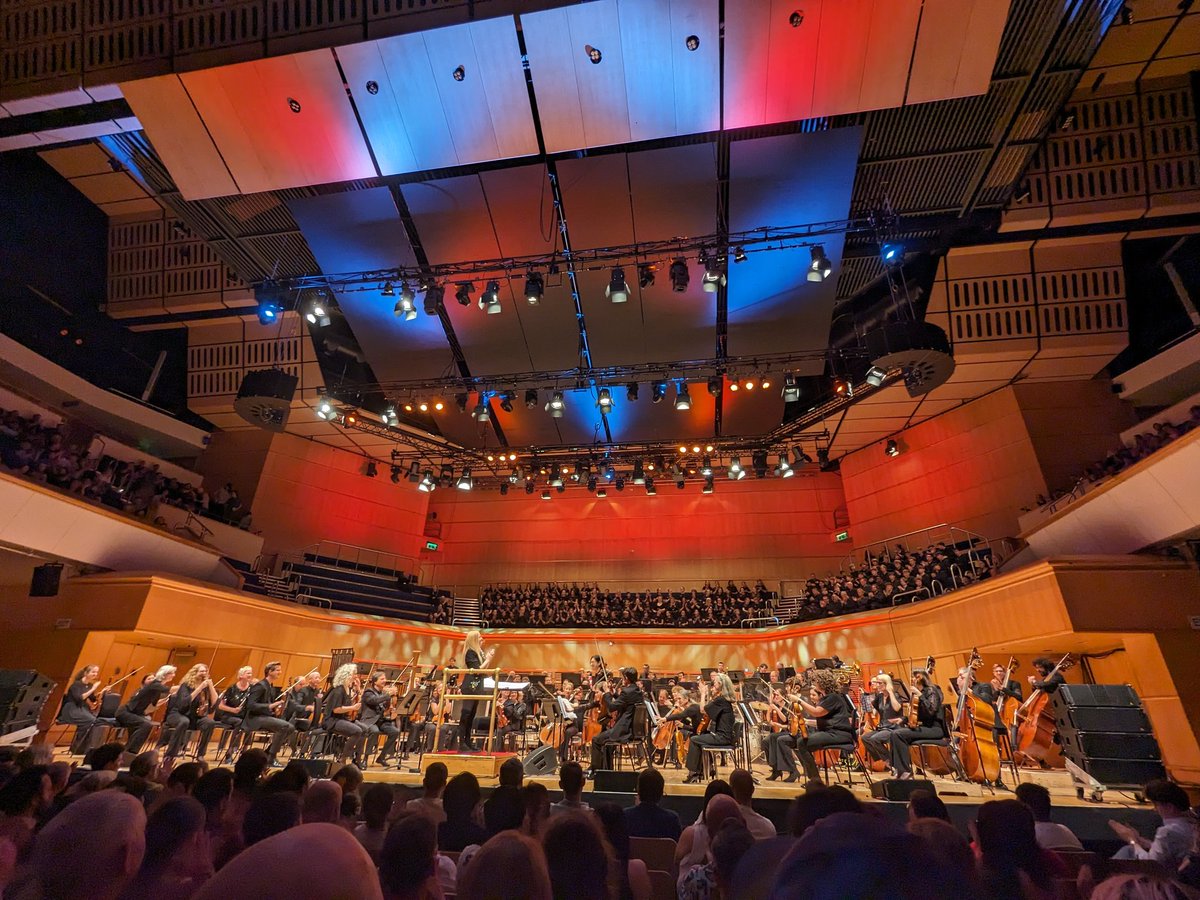 8d6FireDamage's tweet photo. What a fantastic evening watching THE @eimearnoone conduct the @RSNO through some truly iconic game soundtracks. absolutely inspiring~ https://t.co/Cit2n6IhGQ