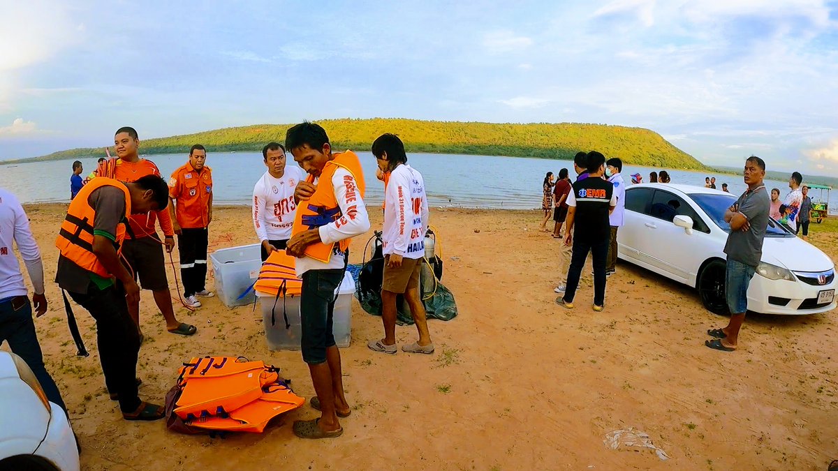 เด็กจมน้ำ หาดจอมทอง อ. ครบุรี จังหวัด นครราชสีมา
ยูทูป #Hook31Thailand
youtube.com/watch?v=TMrxEc…

2 /06/67
ฮุก31 รับแจ้งมีเด็กจมน้ำ ที่หาดจอมทอง อำเภอครบุรี โคราช
เบื้องต้น เด็กๆมาหาหอยกับครอบครัว ช่วงพ่อแม่งมหาหอย เด็กๆ 4 คน เป็นผู้หญิงทั้งหมดก็ลงเล่นน้ำ 
#มนุษย์กบฮุก31
#ฮุก31