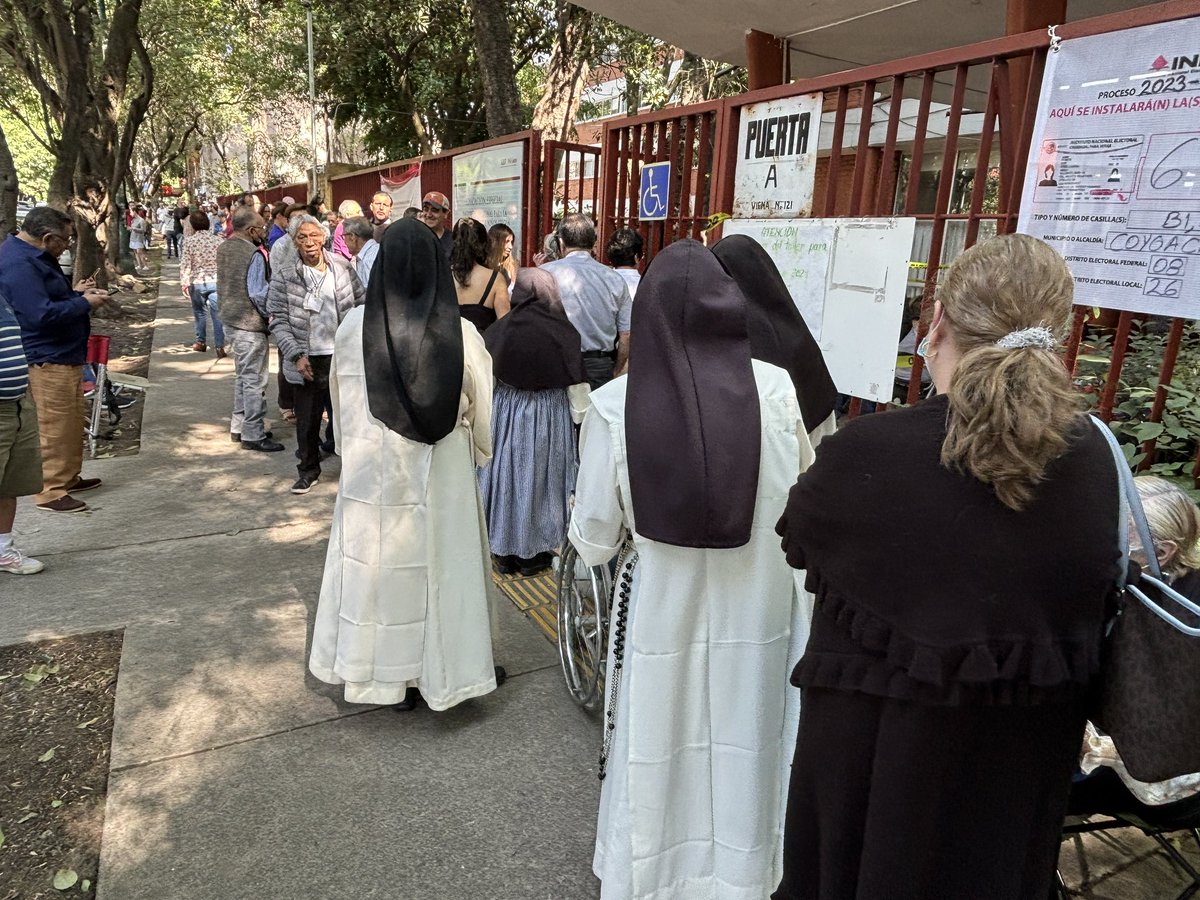 Ahora sí la fila de la votación está hasta la madre!

Qué bueno!!!

#EleccionesMexico2024