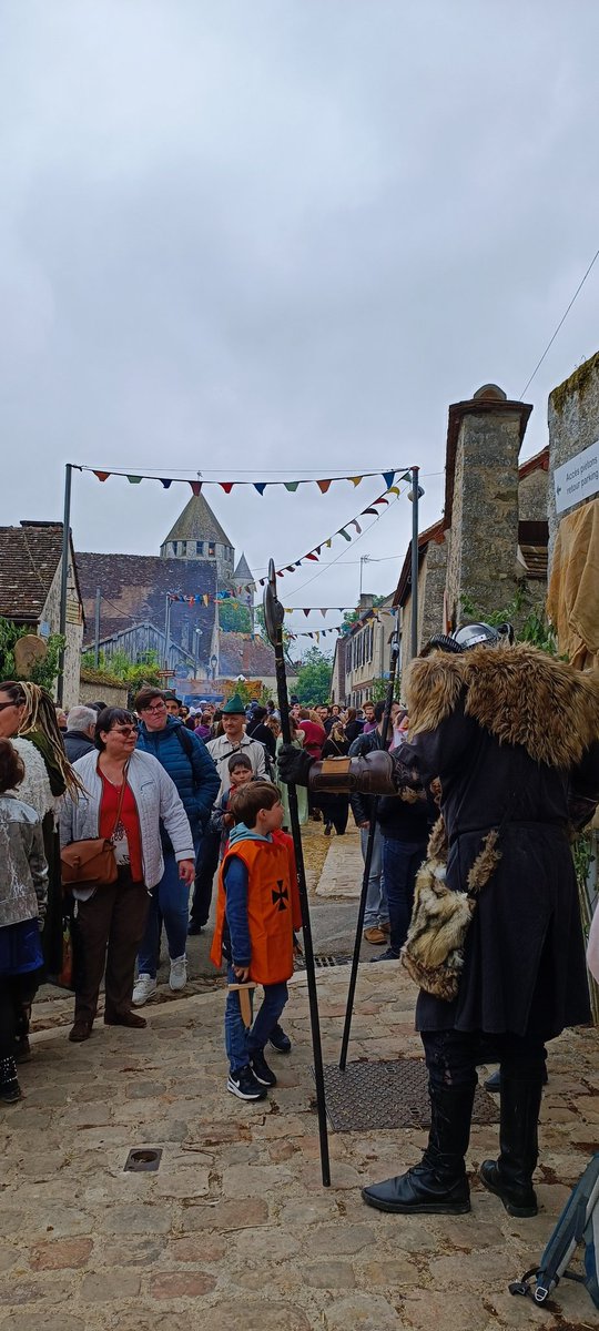 En sécurisation sur la #MedievaleProvins 👮🏻🚔
Profitez bien! <a href="/provinsmedieval/">Provins Médiéval</a>