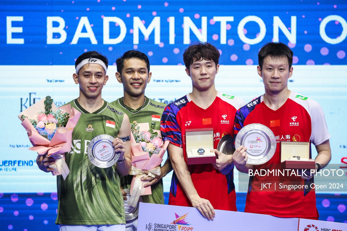 Podium of #SingaporeOpen2024 - Men's Doubles

🥇He Jiting/Ren Xiangyu (CHN)
🥈Fajar Alfian/Muhammad Rian Ardianto (INA)

Congratulations to both pairs!

#SingaporeOpen2024 #KFFSBO2024 #BadmintalkPhoto