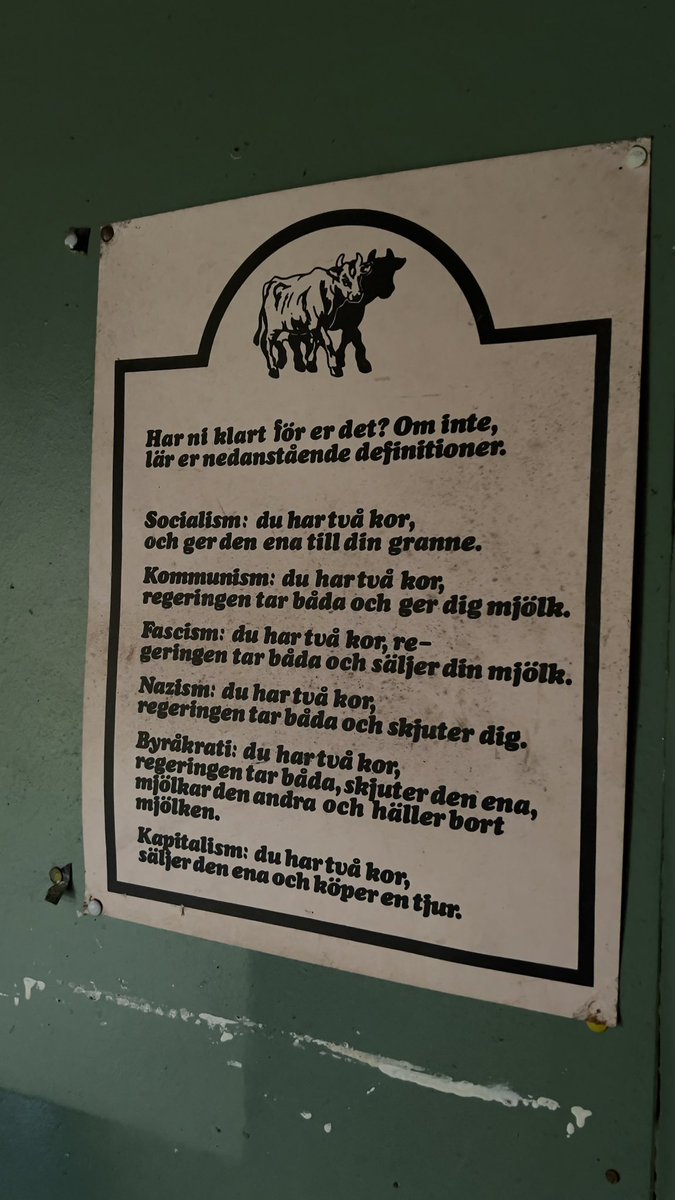 welletoraptus's tweet photo. För er som behöver en 101 guide gällande kommunism VS kapitalism.

Jag vet vart jag ställer mig :)

#svpool https://t.co/BNBPtQQufd