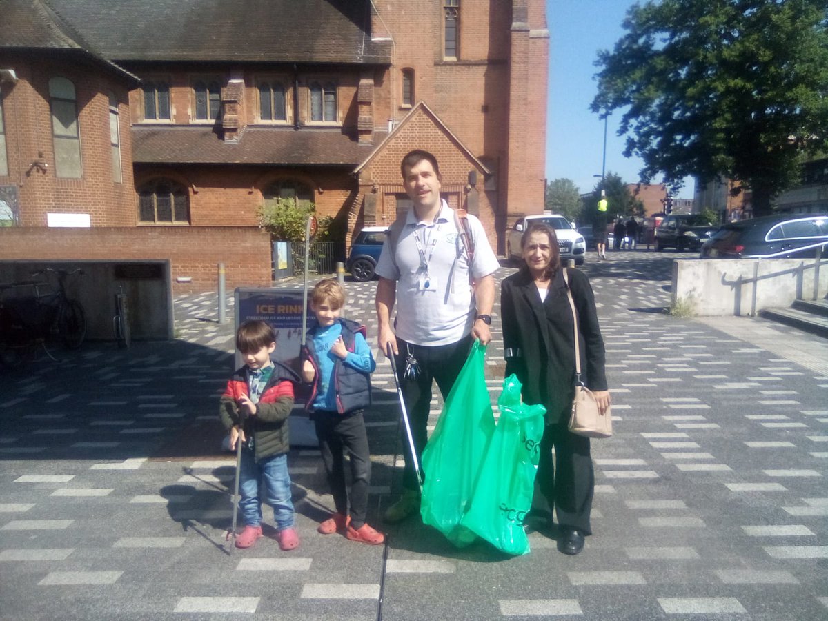 Martin_Abrams's tweet photo. Thank you to everyone that came down to the first Community Clean up and Cuppa 🚮☕ event today. 

Filled plenty of bags before heading to the lovely Cafe Barcelona for a cuppa! 

Next one on Sunday 7th July at 10am watch this space for details. 

#streatham #communitypride https://t.co/AZf6iTuqsM