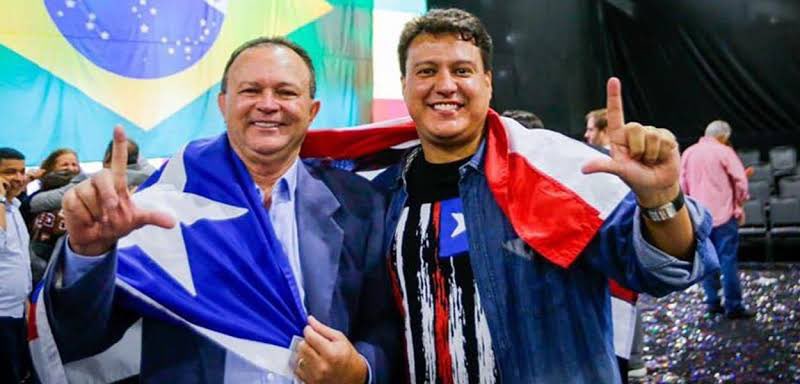 Hoje é aniversário do líder, amigo e nosso governador Carlos Brandão, a quem tenho a honra de ser seu vice governador e secretário. Homem íntegro, de valores e bons princípios. Peço a Deus que sempre lhe conduza pelo bom caminho e que lhe dê sabedoria para conduzir o nosso MA.