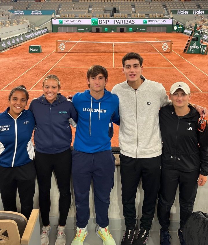 ➡️ Nadia Podoroska/Begu y Lourdes Carlé/Parry cayeron respectivamente vs. Hibino/Kawa y Bouzkova/Sorribes en la 1R del dobles de #RolandGarros. 
🔜 Más tarde hará su presentación en juniors @lunacinalli (15 años, top 30 mundial Sub-18) vs. Klugman (6ª) 💪🇦🇷