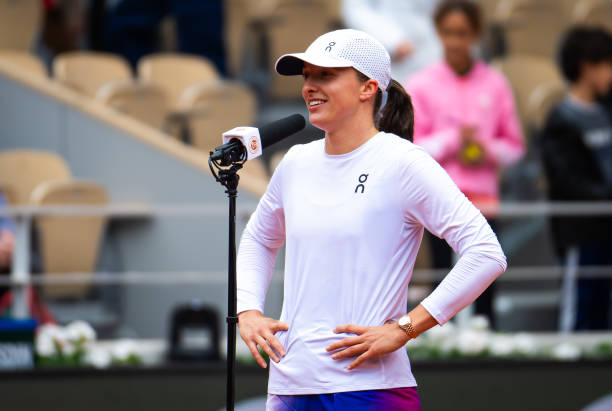 Men's World No.1 Novak Djokovic finishes his 3rd round match at 3.07am after 4hr32min!

Women's World No.1 Iga Swiatek finishes her 4th round match the next morning at 11.40am after 40mins! 

#rolandgarros