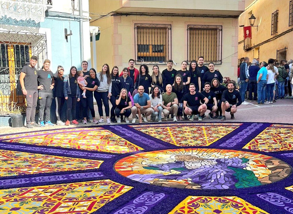 Este #referente de #ArteEfímero aspira a lograr tanto la declaración de #InterésTurísticoInternacional como la de #PatrimonioInmaterial de la Humanidad

Más que merecidas, como también <a href="/valera_fran/">Fran Valera</a> ha comprobado a primera hora cuando más de 600 alfombristas ultimaban estas #joyas