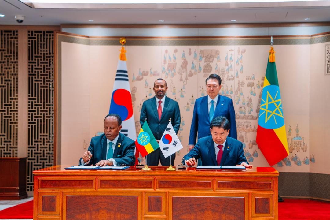 AbiyAhmedAli's tweet photo. Thank you @President_KR for receiving us today. Our countries share a long history spanning over six decades, rooted in Ethiopia's support during the Korean War. I am confident that we will work together to further enhance our partnership. https://t.co/pGInrUAvUj