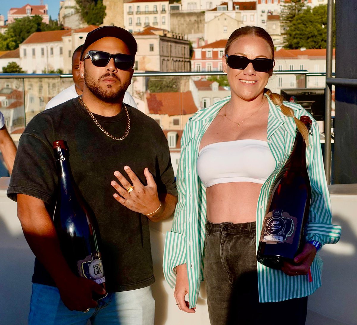 taki_noob's tweet photo. Who was at the bing bong party and tried our @RaccoonGin ? 🥳 
It was a pleasure to meet you guys 💪
@cryptoleon_eth @youfadedwealth @shivst3r and many more ❤️
Can’t wait for the next one 🔥

@joinbingbong @makash_mak https://t.co/nxFndeMyCB