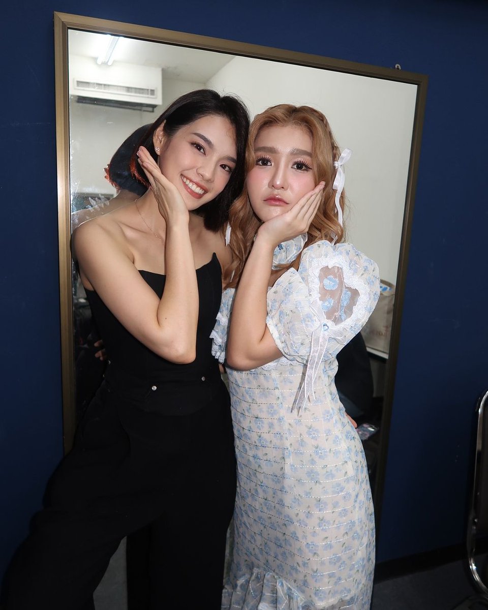 CherprangFCTH's tweet photo. พี่หินน้องหิน 😸🦄

#CherprangAreekul
#JennisOprasert https://t.co/EyQtbiZ9LC
