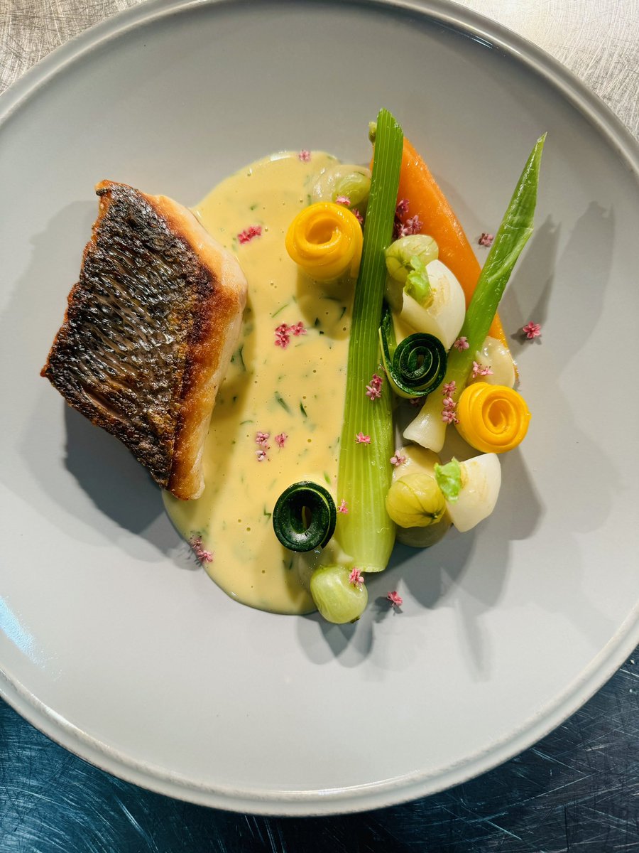 Robbie Lorraine tweet media