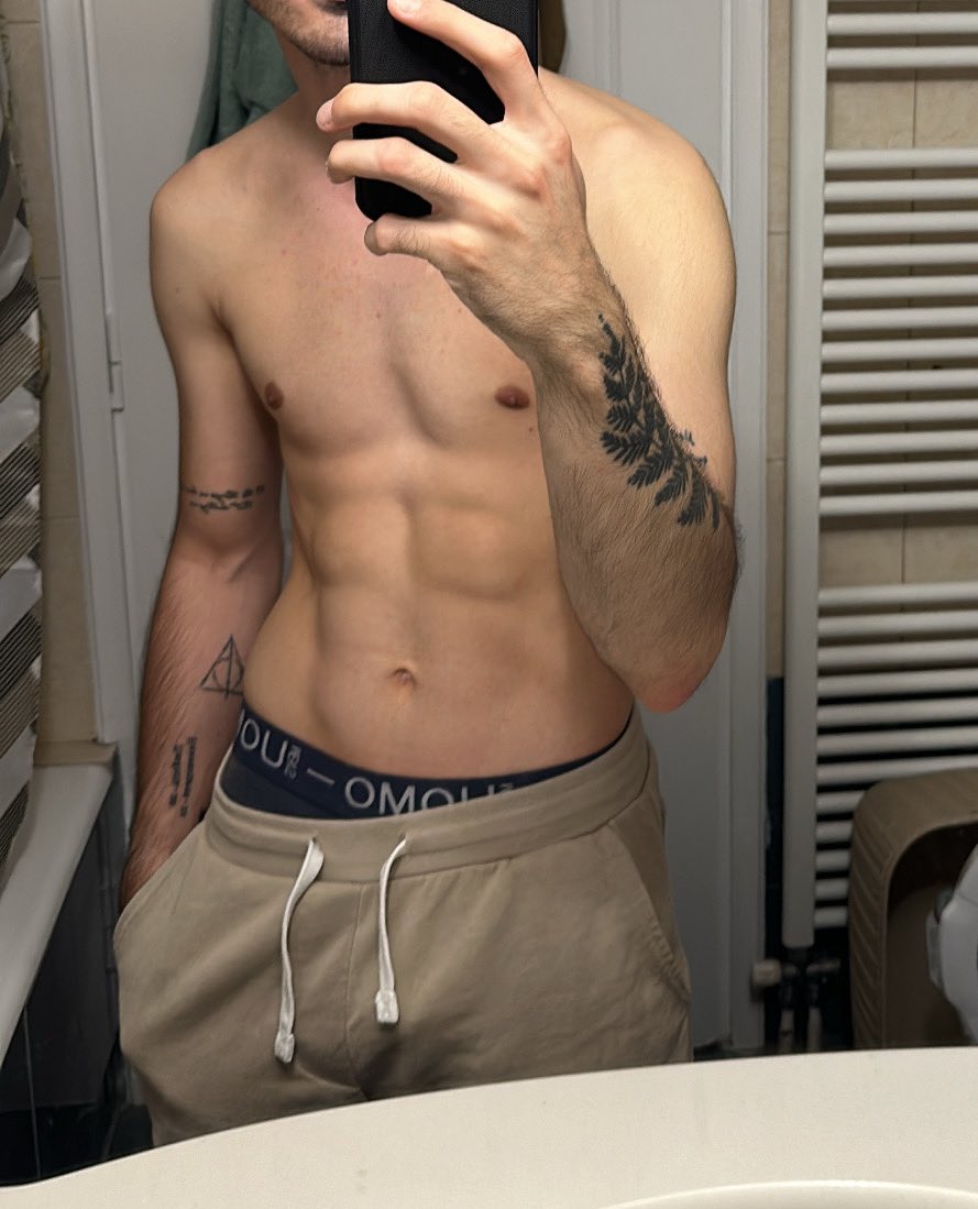 Greek_Guy_25's tweet photo. Heyyy 🤭 https://t.co/U6NS3fayhj