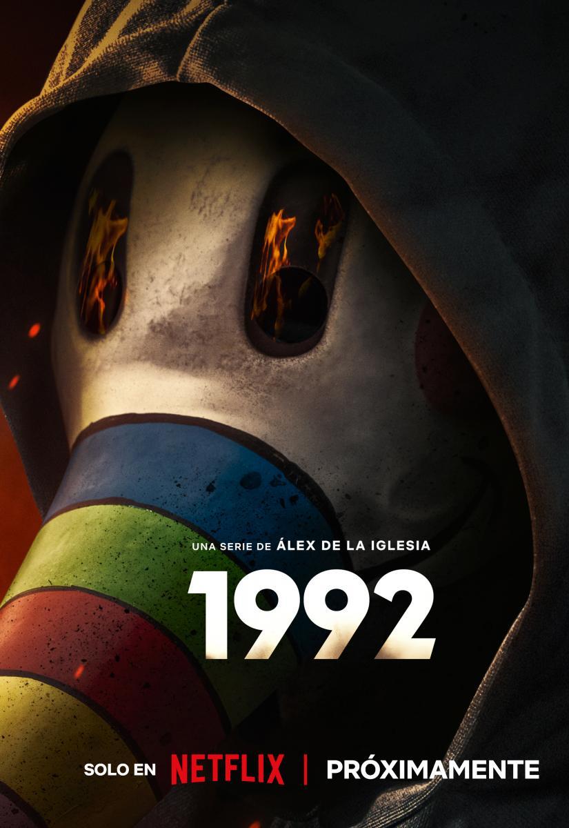 levmauc's tweet photo. NETFLIX confirma que este año llegará a la plataforma la serie '1992', el thriller de Alex de la Iglesia sobre unos misteriosos asesinatos con un patrón en común: todas las víctimas han sido quemadas y junto a los cuerpos aparece un muñeco de Curro, la mascota de la Expo del 92. https://t.co/qCO0lQ5ILl
