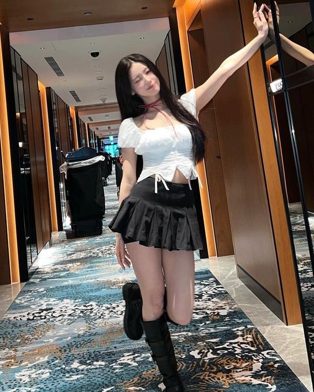 searchmiyeon's tweet photo. miyeon.                           also miyeon. https://t.co/wvJIEWt5go