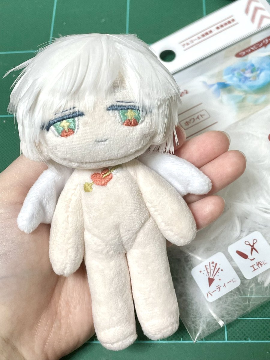 「ダイソーの羽でぬいの髪作る試み キューピッドくん 服はまた今度 #自作ぬい」|宵のイラスト