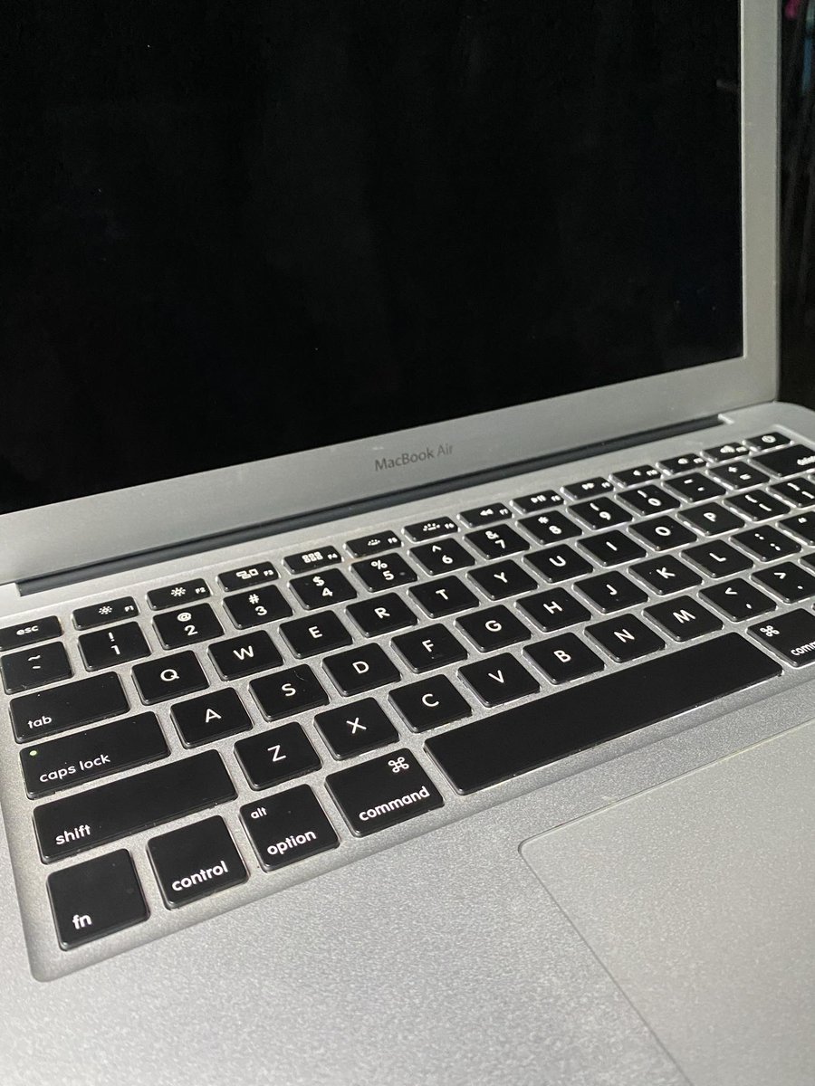 hrjprio's tweet photo. ༘˚ wts lfb macbook air (13-inch, 2017) ph 
   
       — ₱10,000 
 
⤷ 1.8GHz dual-core Intel Core i5, Turbo Boost up to 2.9GHz, with 3MB shared L3 cache
𓍼 128 GB !
⤷ 8GB of 1600MHz LPDDR3 onboard memory 🥣
𓍼 dm / reply to claim https://t.co/pRkKi2Zkwt