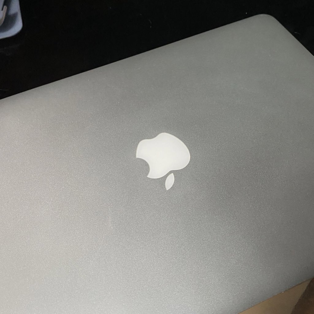 hrjprio's tweet photo. ༘˚ wts lfb macbook air (13-inch, 2017) ph 
   
       — ₱10,000 
 
⤷ 1.8GHz dual-core Intel Core i5, Turbo Boost up to 2.9GHz, with 3MB shared L3 cache
𓍼 128 GB !
⤷ 8GB of 1600MHz LPDDR3 onboard memory 🥣
𓍼 dm / reply to claim https://t.co/pRkKi2Zkwt