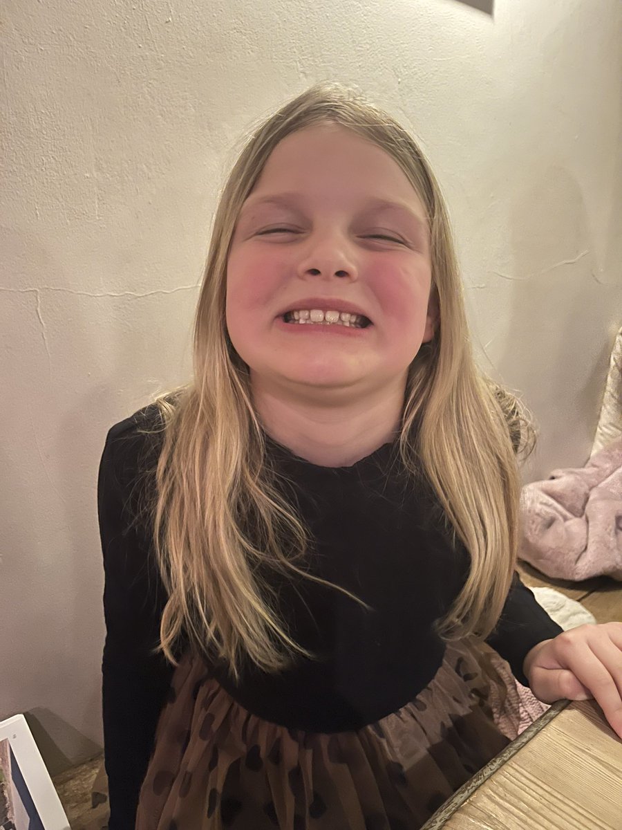 sprentice21's tweet image. Days birthday today. 8 already 🙈. Happy birthday mate. ❤️❤️👸