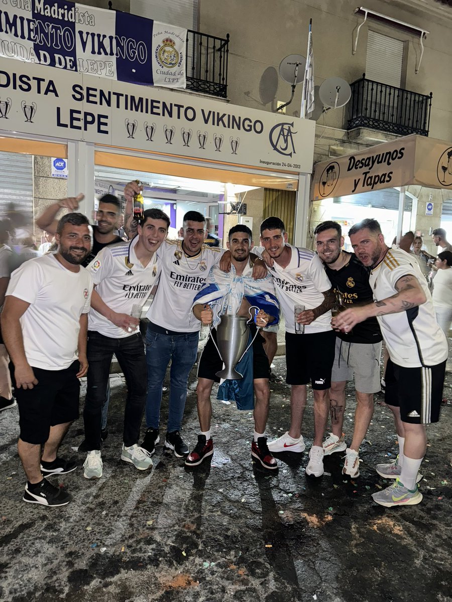 Que gran dia pasamos ayer los amigos , como disfrutamos ,que grande nuestro equipo … quien pueda que empate miauuuu