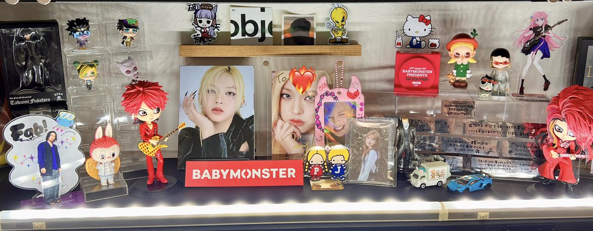 bm___ym's tweet photo. ようやく飾りました🥹💦😈 🤘🏻 ☠️🎸⭐️🦋🐺 😺👊🏻 🔥🖤 https://t.co/0m2NIpBQdY