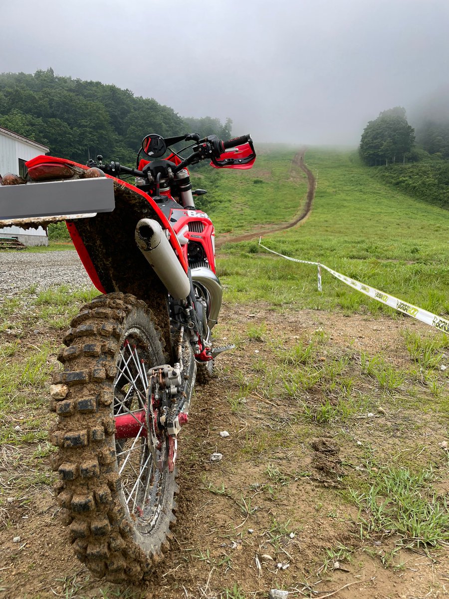 tom_eng_serv's tweet photo. 雨の○沼で酷い目に遭ってから
トラウマで雨の日は走らないと誓っていましたが2日目もめちゃくちゃ楽しめました。

マシン性能とタイヤ性能でゴリ押すStyle

#ファンフェス
#Beta
#M5B https://t.co/bbnyw7YBOL