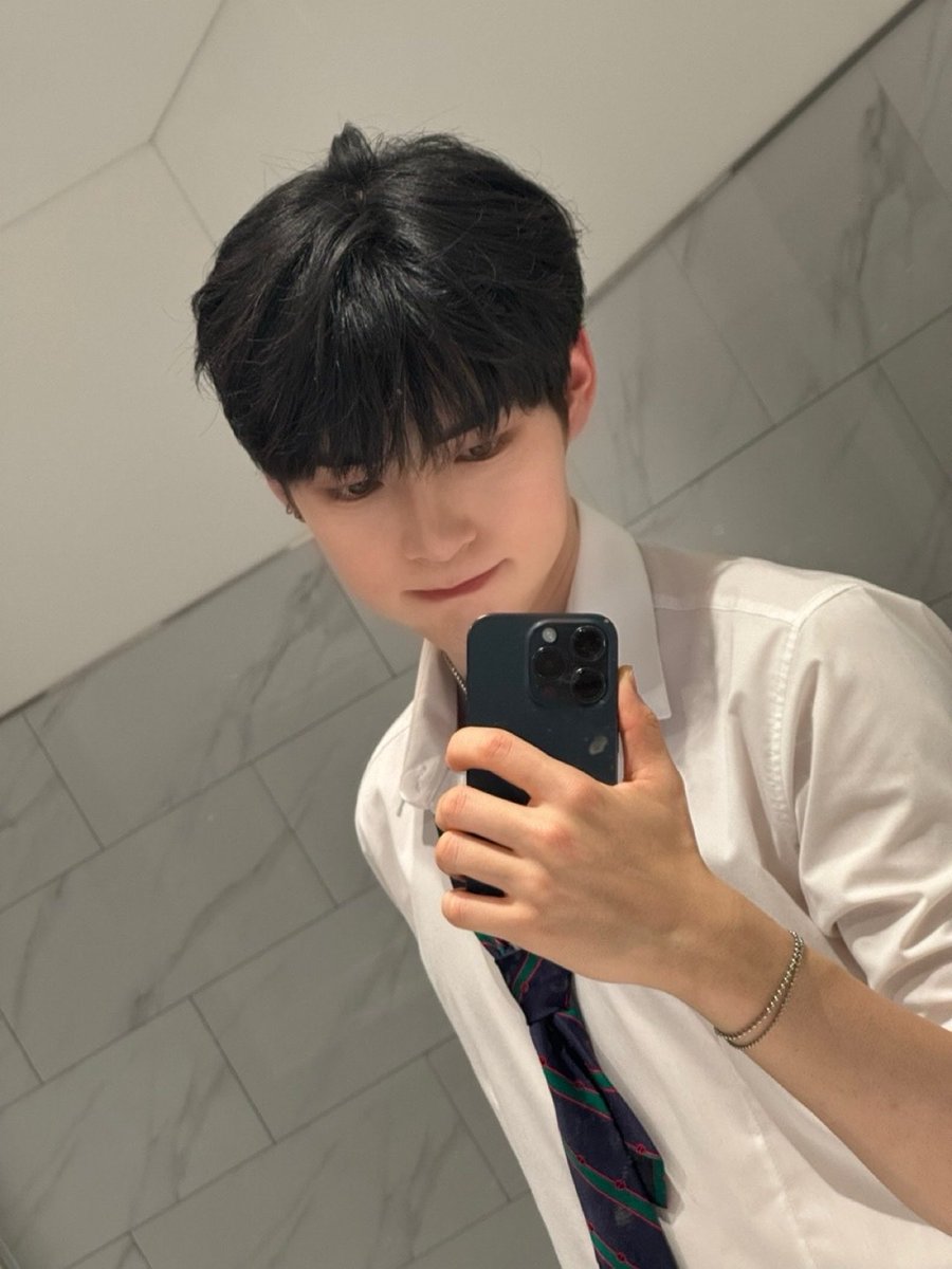 shbpics's tweet photo. 🖤💭 https://t.co/HNJQUwe75F