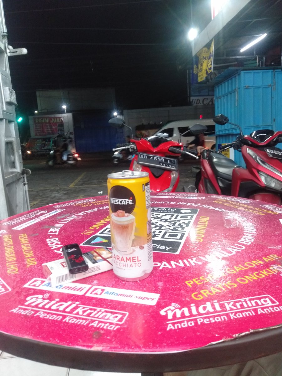 Nandayu9's tweet photo. psikolog mahal, mending duduk depan alfa sambil liatin jalan https://t.co/G0MVlojwoq