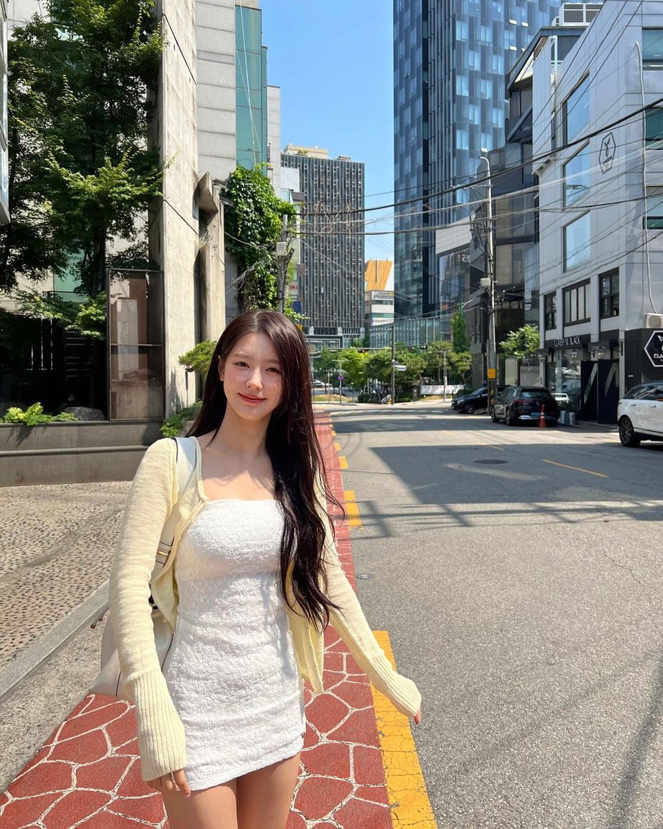 searchmiyeon's tweet photo. https://t.co/kiHMKMKMuz 💛 https://t.co/KcochgoBJY
