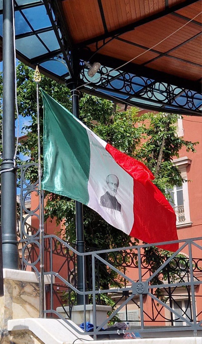 2 Giugno. 
La data della libertà. 
Non rischiamo, per leggerezza, incoscienza o disinteresse, di divenire servi senza voce dietro una mera parvenza dei nostri diritti di cittadinanza.
