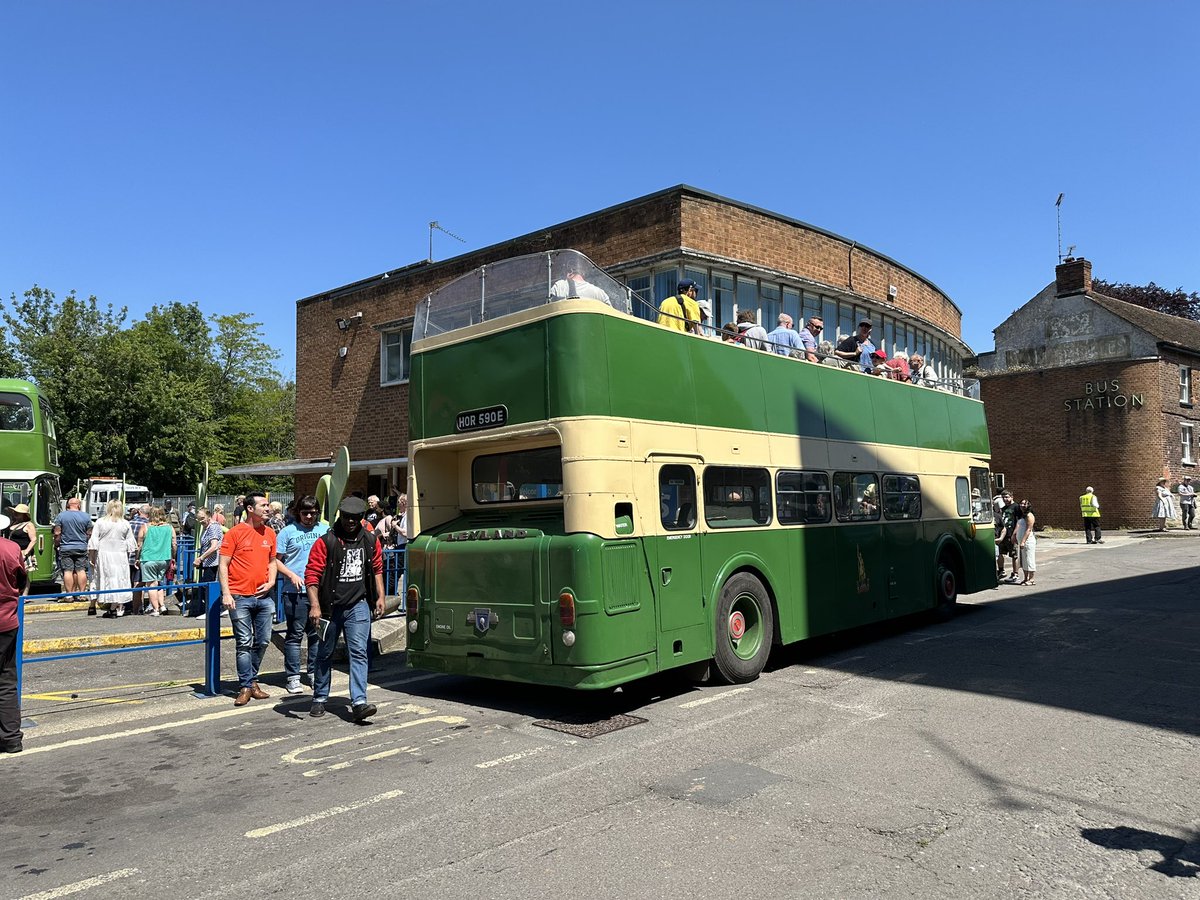 KonradKasek's tweet photo. Taunton Vintage Bus Running Day!🚌👍 https://t.co/7kNvoDHE8S