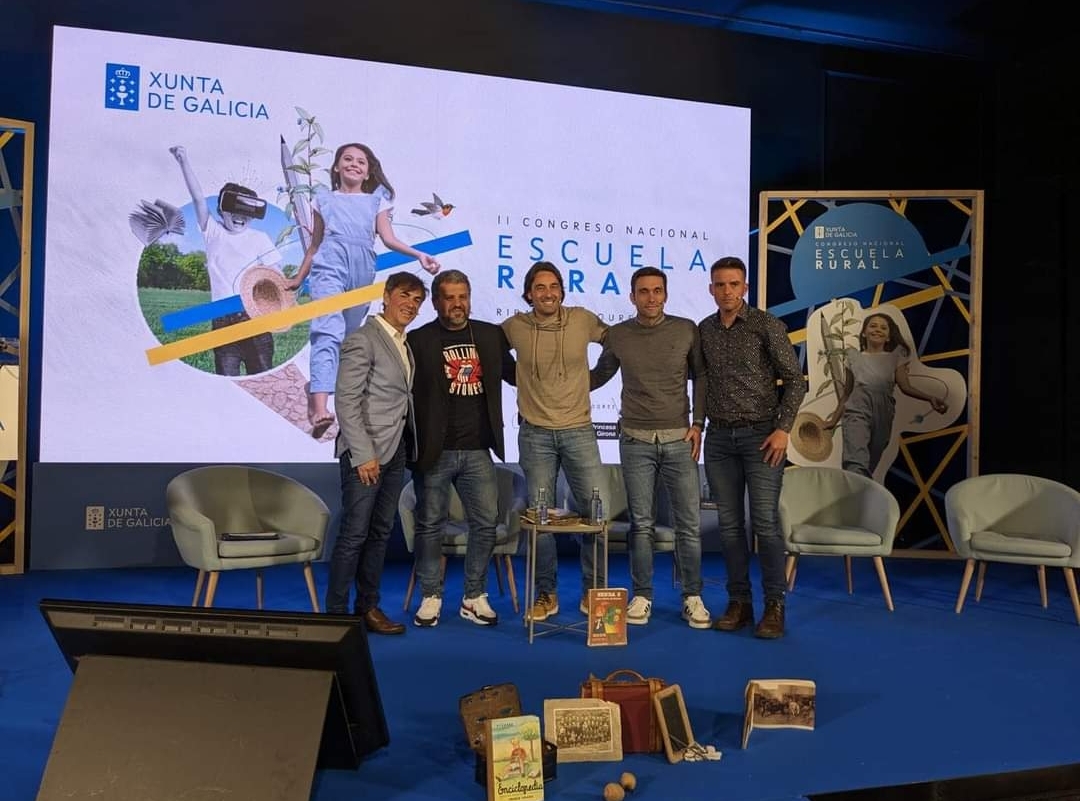 #sueñosytizas acudió como invitada, entre los 300 asistentes de toda España, al II Congreso Nacional de Escuelas Rurales celebrado en Ribadavia para reivindicar el papel fundamental de la enseñanza en el ámbito rural. Enhorabuena a los organizadores por su espléndido trabajo.