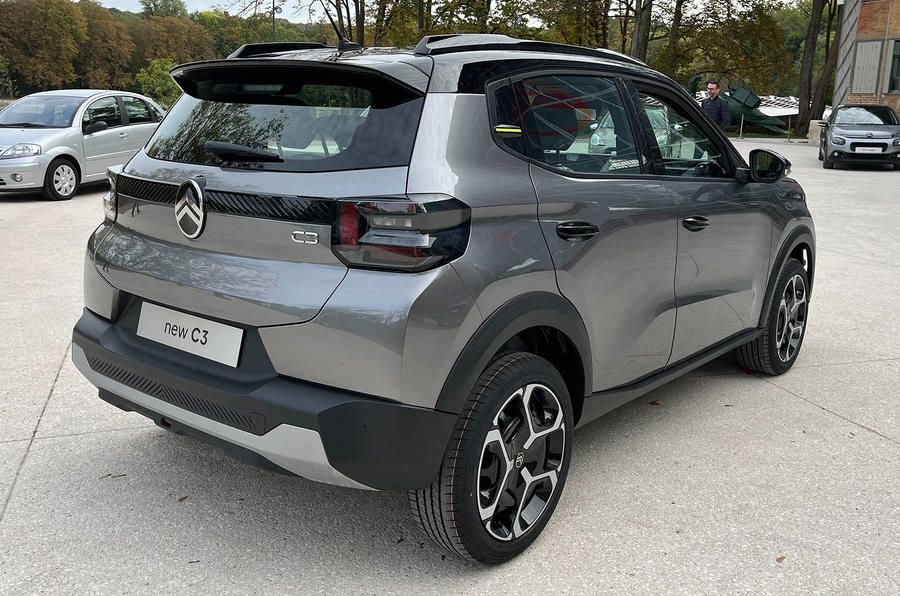 autocar's tweet photo. The new electric Citroën ë-C3 has been priced from £21,990 in the UK, with a range of 199 miles ⚡ https://t.co/L6DcOuZhke https://t.co/15CEJuHZEl