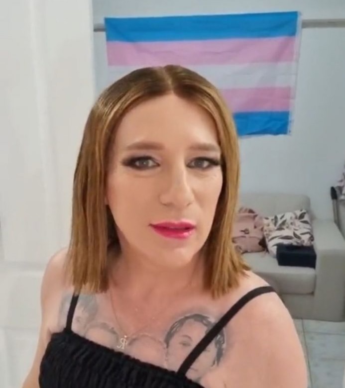 reduxx's tweet image. 🚨A transgender pedophile in Australia is attempting to avoid a lengthy prison sentence after being found guilty of repeatedly sexually abusing two young children and stalking their family into homelessness.

Rachel Queen Burton is claiming he has been "mistreated" while in