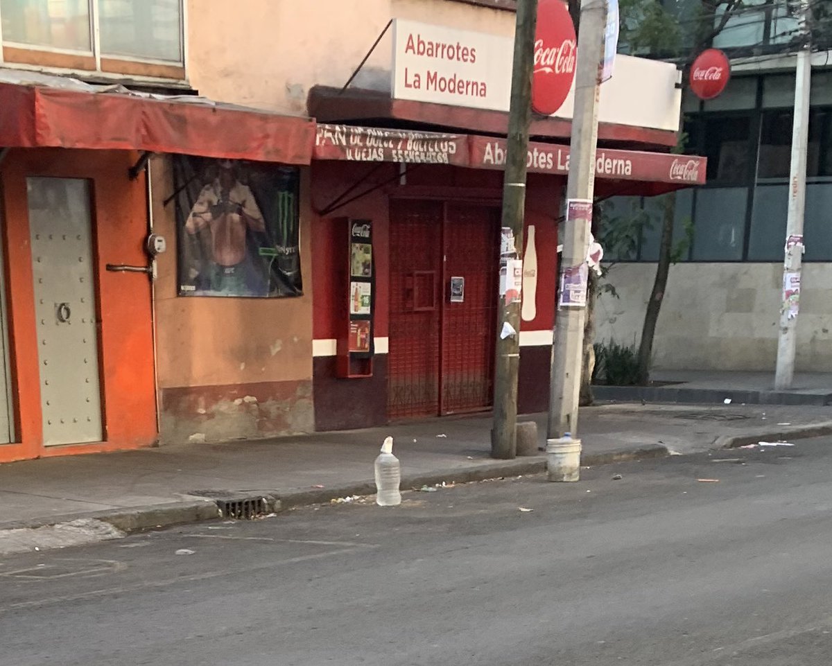 VecinosUnidosM's tweet image. Buenos días @UCS_GCDMX @jmorenocdmx @PabloVazC @AccionesBJ Se solicita retirar enseres para apartar lugar en calle Leonardo da vinci 133, colonia Nonoalco en @BJAlcaldia entre van dick y murillo