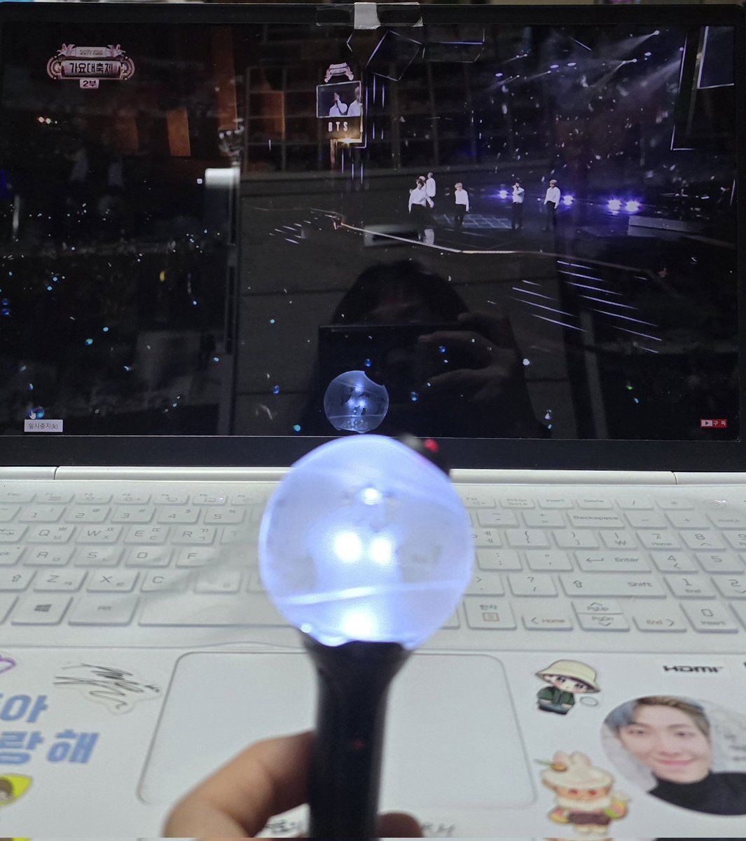 Farrellbts's tweet photo. 나홀로 콘서트!!! 방탄도 보고 싶고 울님들도 보고싶고...뿌옝~~~ㅠㅠ https://t.co/E28ZV6rtkE
