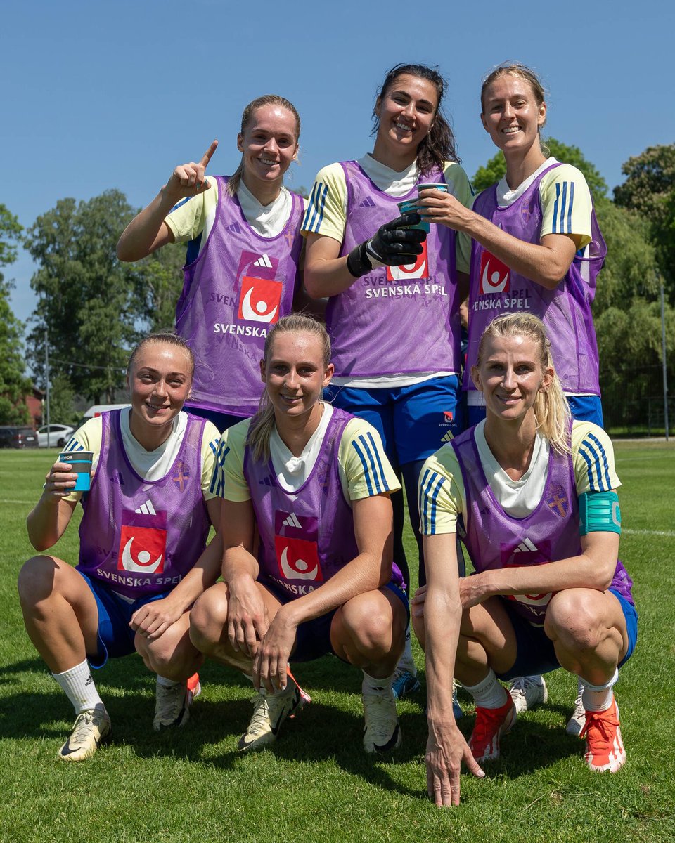 Vinnarlaget på dagens träning i Stockholm 🥇 Vi ses på Friends Arena på tisdag - när vi möter Irland i EM-kvalet 🤩 🎫 bit.ly/3UNioPv