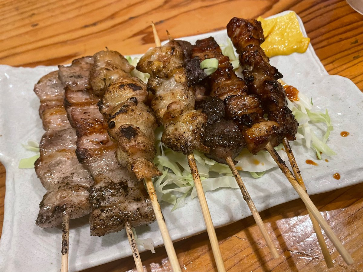 shimo834's tweet photo. 前から気になってたとこ行けた とり刺しと鶏飯美味しい https://t.co/zqm0rnrjao