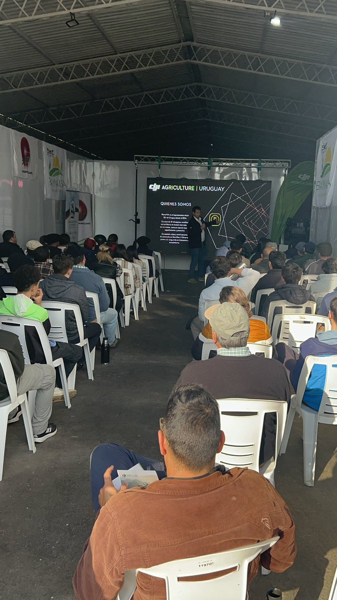 Curso de aplicación con Drones agro Dji en Varelita más de 80 jóvenes <a href="/PlanAgro/">Plan Agropecuario</a> <a href="/MGAPUruguay/">MGAP</a> <a href="/FRJovenesuy/">Federación Rural de Jóvenes</a> <a href="/federacionrural/">Federación Rural</a> <a href="/SUL_uy/">SUL</a>