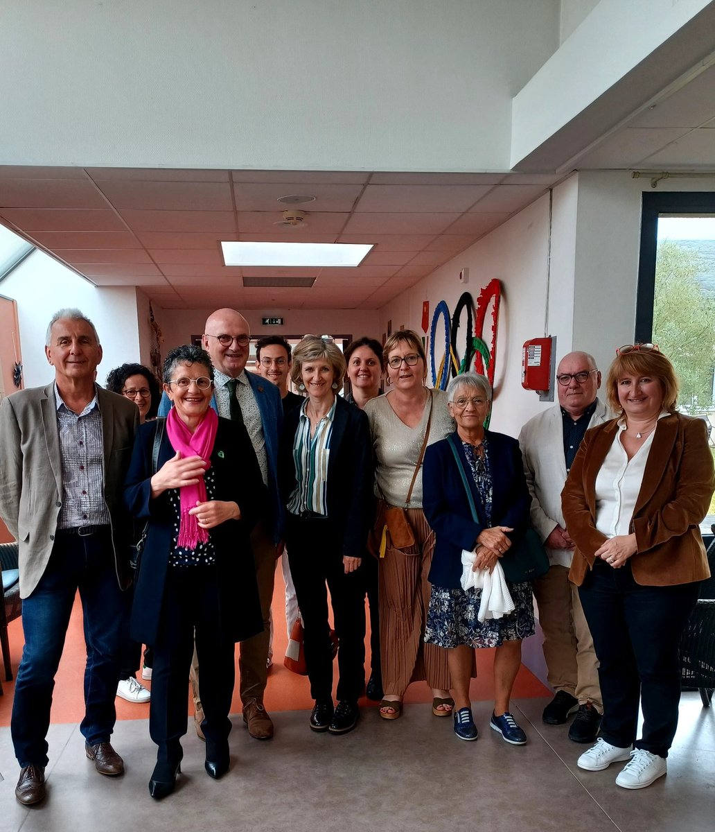 MPCHESNEAU's tweet photo. @RivesduLoir, 20 ans du " Village des Générations ", un concept unique 🏳️‍🌈 et toujours innovant, pour "Bien vivre ensemble " et qui fait sens:  crèche👼, EHPAD, 👩‍🦼 , réinsertion professionnelle. 
Liens intergenérationnels riches. @Maine_et_Loire  Département solidaire 🤝
@vyv @caf https://t.co/MyBEGNq8Eo