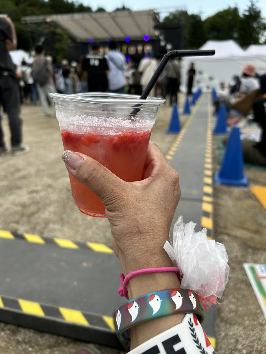 fvulmzioe1091's tweet photo. ふーちゃん焼きのくじ引きで一等が当たったよ🎯ありがとうございました😊次は売り切れる前に食べに行きますね😋
#hoshioto
#秀よし屋
#どんくんの飲んでいたSAKURA &Berryのソーダ
#kovcafe
#カレーも美味しゅうございました
#食べ物写真色々撮り忘れ💦 https://t.co/iUFO48qEz3