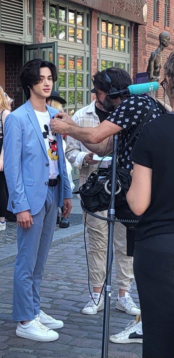 alvin_hayosch's tweet image. 곧 시작합니다!
오늘 베르린에서 열리는 
K-pop world festival 에 심사위원으로 참가하게 됬습니다. 모든 참가자들 화이팅 하시고 관람하시는 분들은 많이 즐기시길 바랍니다.
다들 화이팅!

#kpopworldfestival2024 #berlinaudition #Alex #kulturkorea #kikalive