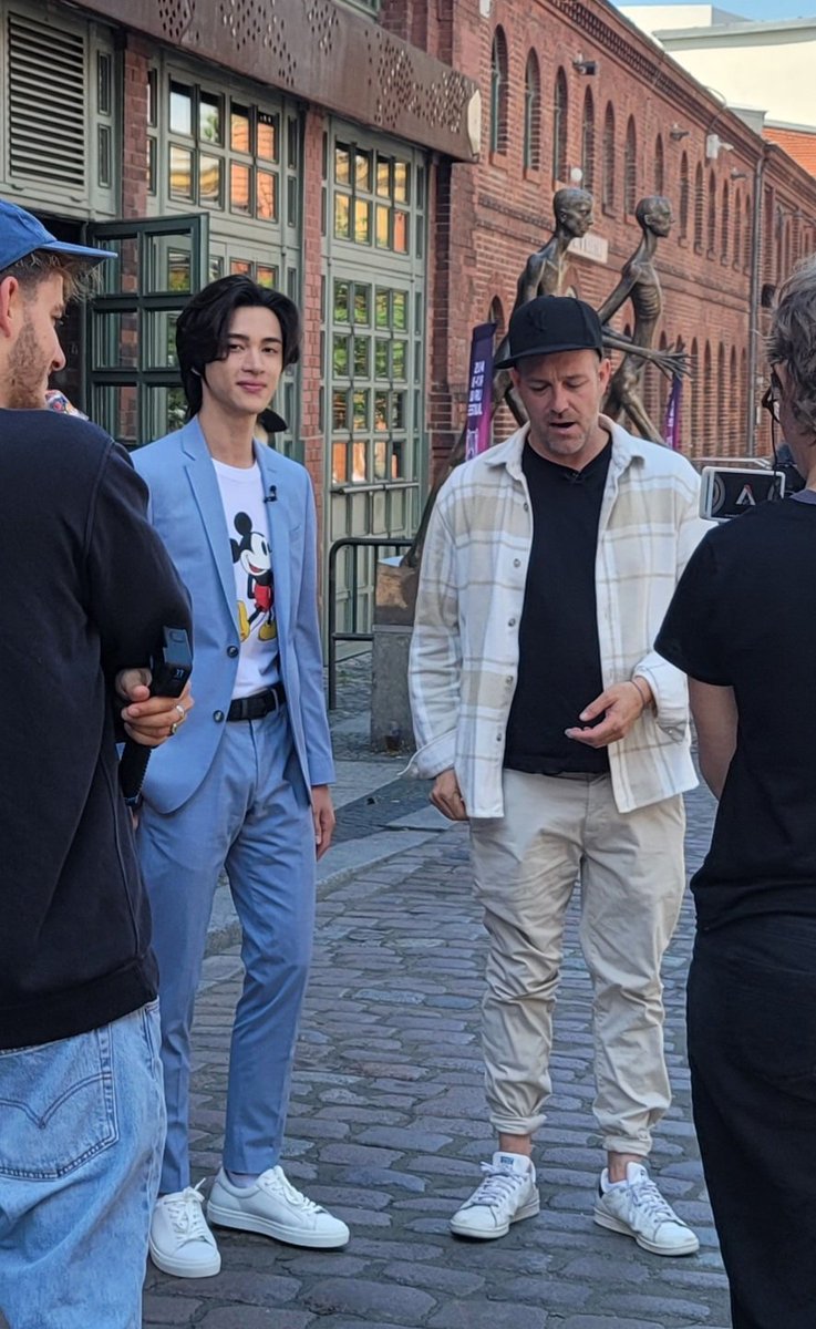 alvin_hayosch's tweet image. 곧 시작합니다!
오늘 베르린에서 열리는 
K-pop world festival 에 심사위원으로 참가하게 됬습니다. 모든 참가자들 화이팅 하시고 관람하시는 분들은 많이 즐기시길 바랍니다.
다들 화이팅!

#kpopworldfestival2024 #berlinaudition #Alex #kulturkorea #kikalive