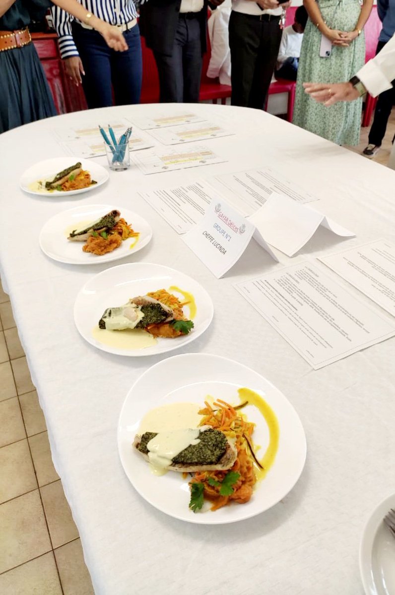 JA_Montgaillard's tweet photo. Quand les disciples d' #Escoffier s'invitent à notre défi culinaire... Rigueur, précision et collaboration sont au rendez-vous autour des marmites et des assiettes. Nos apprentis cuisiniers ont su régaler pupilles et papilles!
#parentalité #EducationPrioritaire @AcLaReunion https://t.co/Qmwlym5rGv