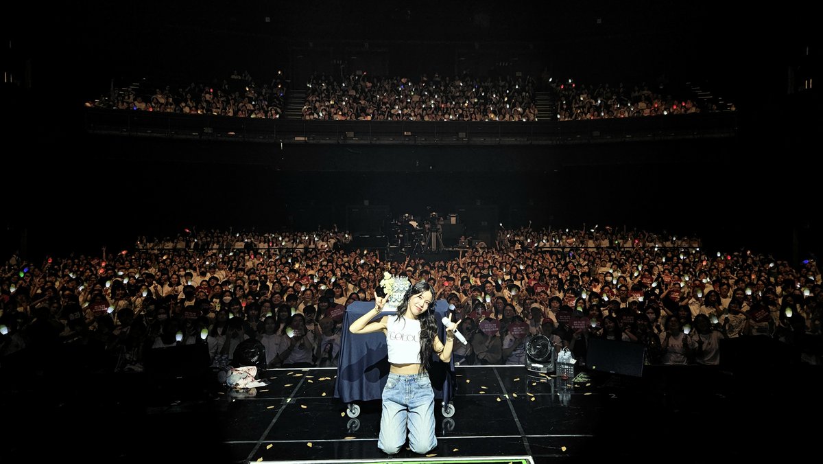 RBW_MAMAMOO's tweet photo. [#솔라]

✨ 솔라 (Solar) 2ND CONCERT 
[COLOURS] - DAY 2 ✨

솔라 곁에 항상 함께할 우리 용순이들🫶
처음부터 끝까지 알찼던
'용순 귀 호강 프로젝트'🍯 안에서
행복한 이틀이었길 바랍니다💗

🤍집에 가는 길에 해주고 싶은 말 
참 잘했다 용순아🤍

#마마무 #Solar #COLOURS
#Solar_2nd_Concert https://t.co/JvEaPhgTyQ