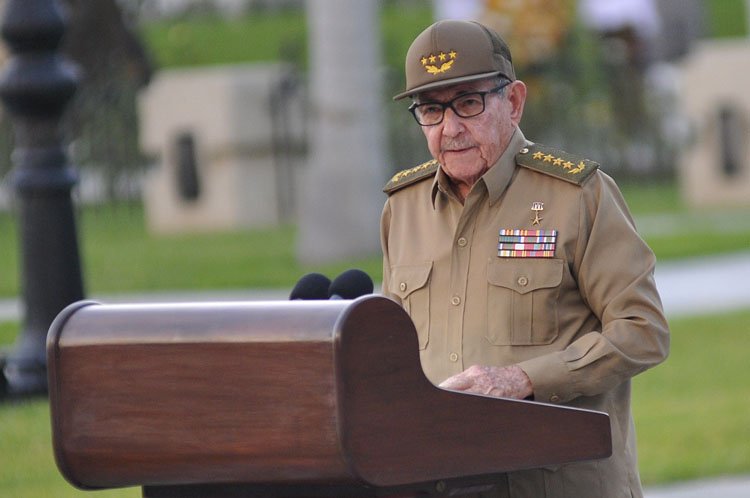 CubaMINREX's tweet photo. #RaúlEsRaúl | "Se podrá atribuir a la Revolución Cubana y a la epopeya escrita por este heroico pueblo solo la responsabilidad que emana de su ejemplo como símbolo de plena independencia, resistencia victoriosa, justicia social, altruismo e internacionalismo". https://t.co/GMpyLWZyZE