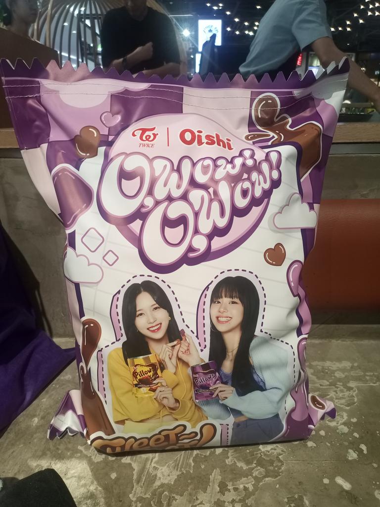 NoFace_Hyung's tweet photo. Snack Bag Contents from Oishi!
Being a bagger is really tough pala talaga. Gets ko na yung game kagabi🤣 Pulling out the contents was easy but putting them back, tetris!!!
Team #CornyCorny 💚
#TwicexOishiSnacktacularFanMeet
#OishiTWICE #TWICE
#OWowOWow @oishi_tweets https://t.co/BdKfQic9Yc