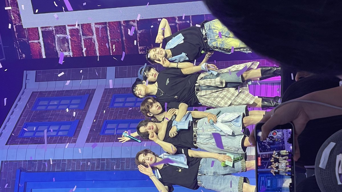 1uv810's tweet photo. 가족넥스트도어🥺🩷 https://t.co/ow4WWV4O0d