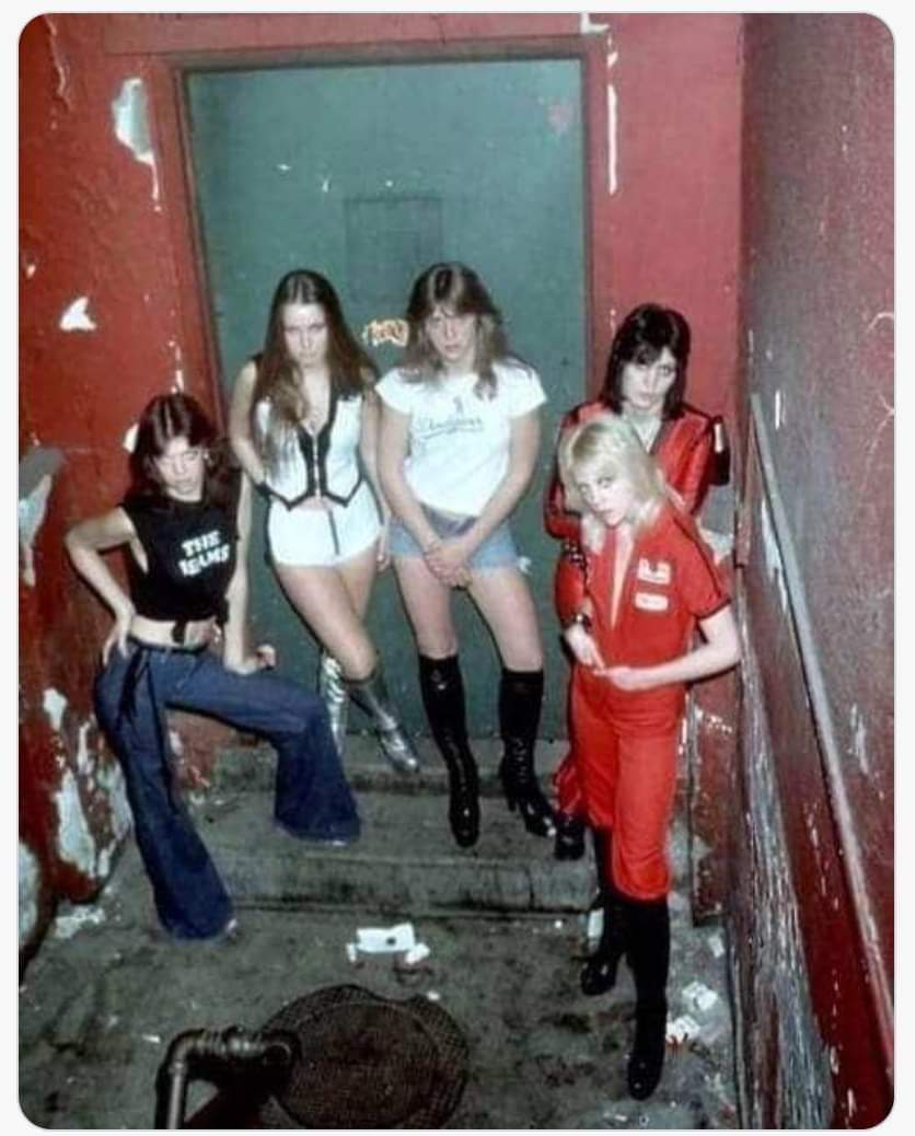 Old School Boston tweet media