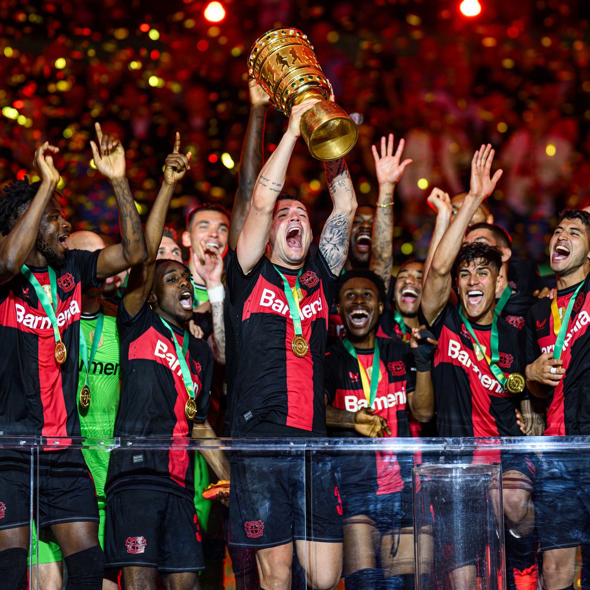 SiaranBolaLive's tweet photo. Rangkuman musim 2023/2024:
#UCL: Real Madrid
#UEL : Atalanta
#UECL: Olympiacos
#PremierLeague: Man City
#Laliga: Real Madrid
#SerieA: Inter
#Bundesliga: Bayer Leverkusen
#Ligue1: PSG
#Liga1: Persib
#Eredivisie: PSV
#FACup: Man United
#CopaDelRey: Athletic Club
#CoppaItalia: Juventus
#DFBPokal: Bayer Leverkusen

Tambahi Sendiri.....