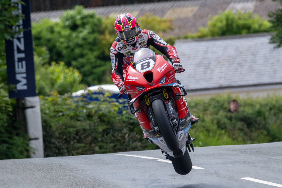 MackiePhotos's tweet photo. @DaveyTodd74 mid flight at Ballaugh Bridge. #IOMTT24 https://t.co/SmO7mIIPQH